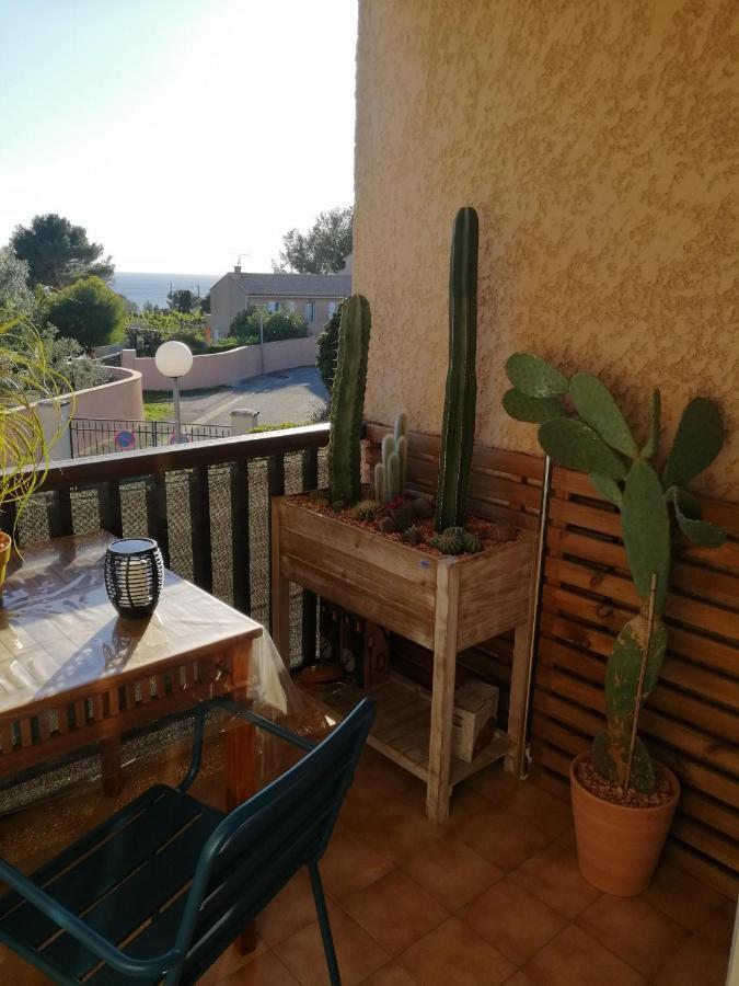 Sanary Les Gorguettes, Studio Avec Terrasse Vue Mer, A 10 Min A Pieds De La Plage Exterior photo