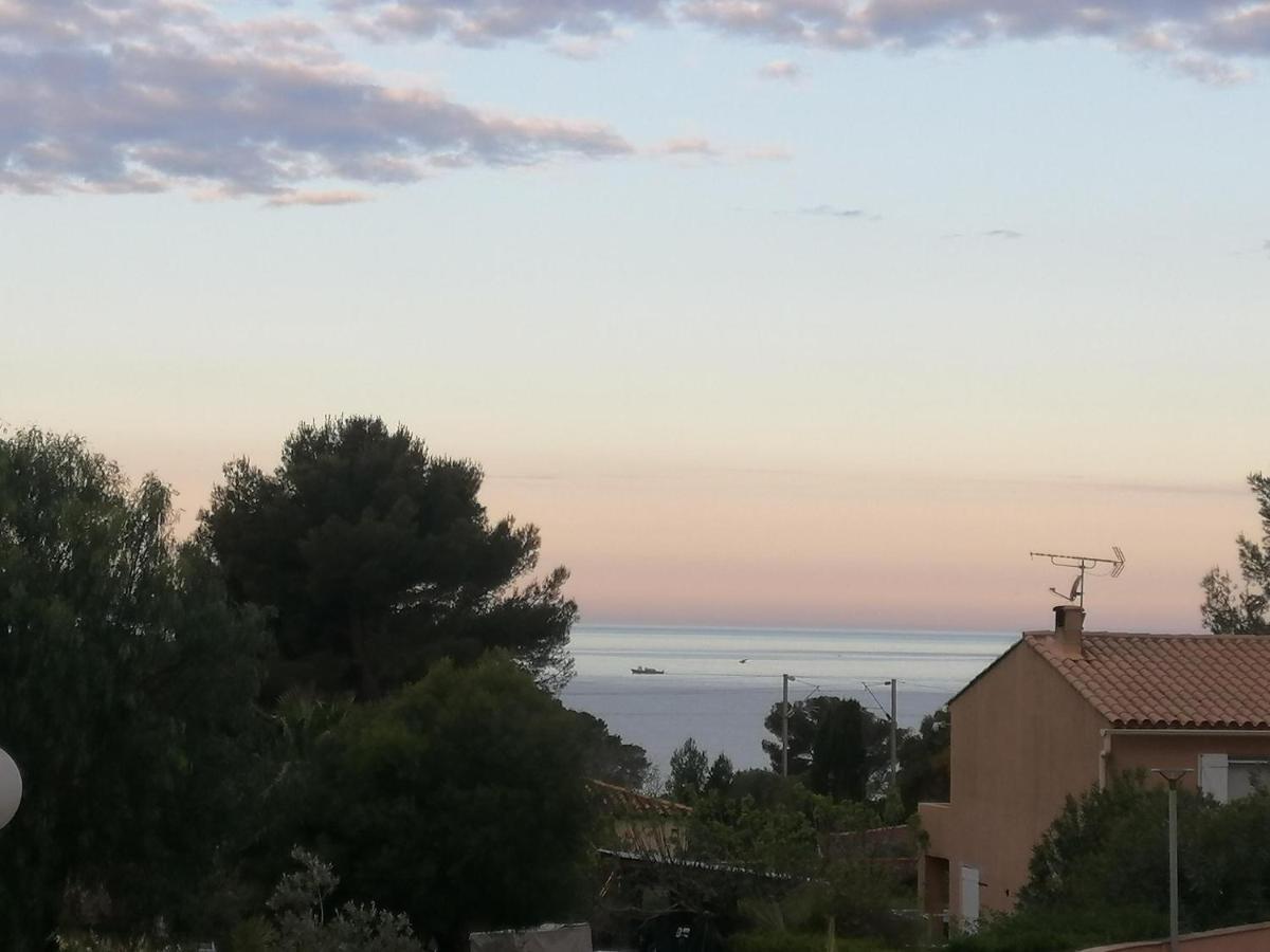 Sanary Les Gorguettes, Studio Avec Terrasse Vue Mer, A 10 Min A Pieds De La Plage Exterior photo