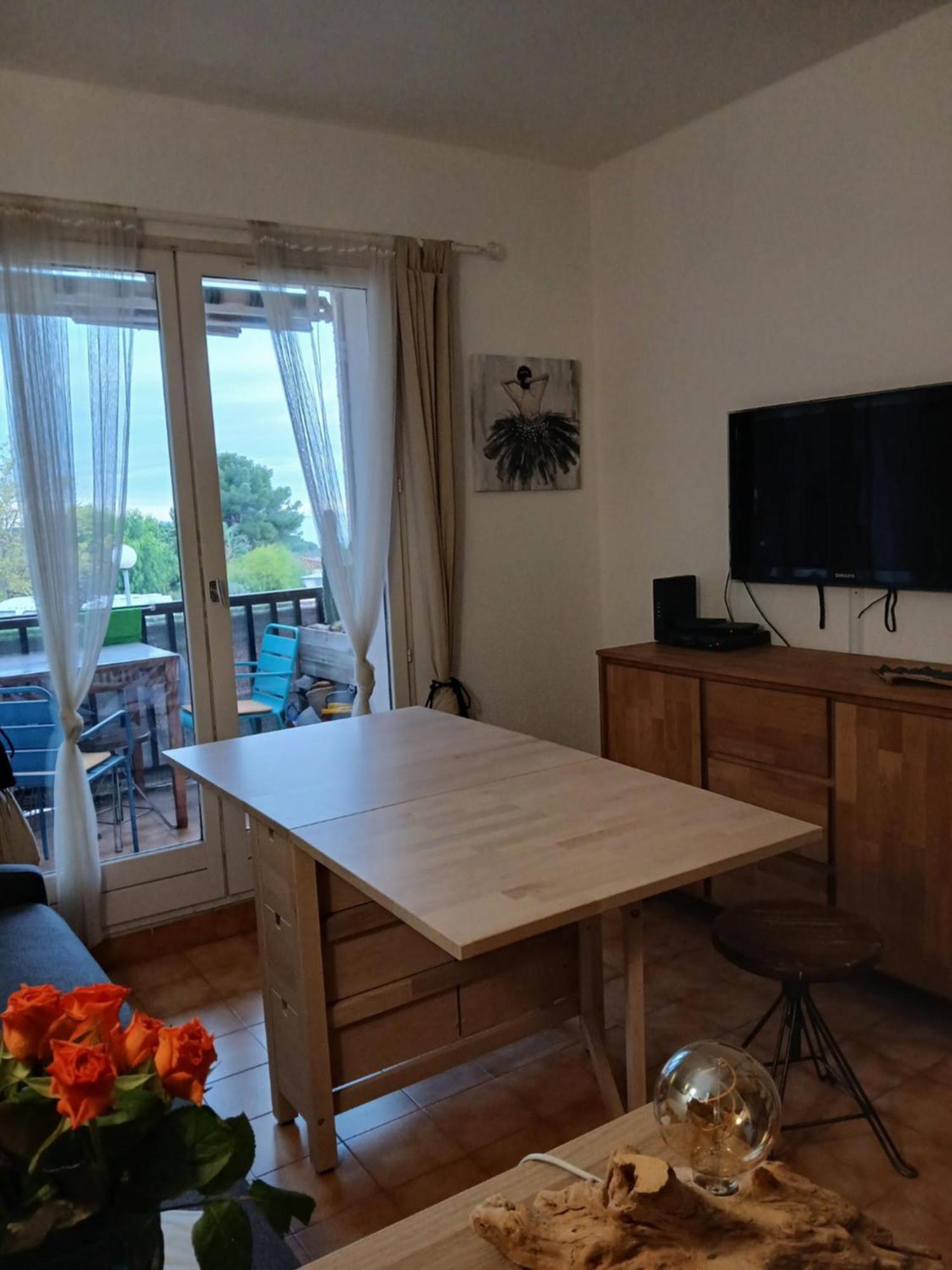 Sanary Les Gorguettes, Studio Avec Terrasse Vue Mer, A 10 Min A Pieds De La Plage Exterior photo